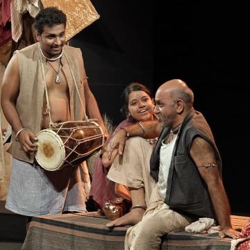 Aaina: A Living Folktale Explores Self-Discovery and Family in Khandesh