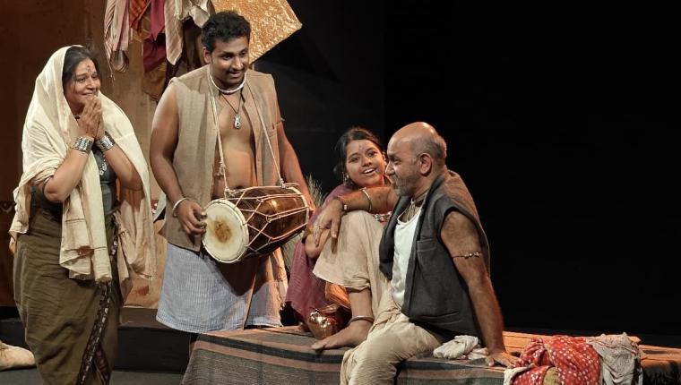 Aaina: A Living Folktale Explores Self-Discovery and Family in Khandesh