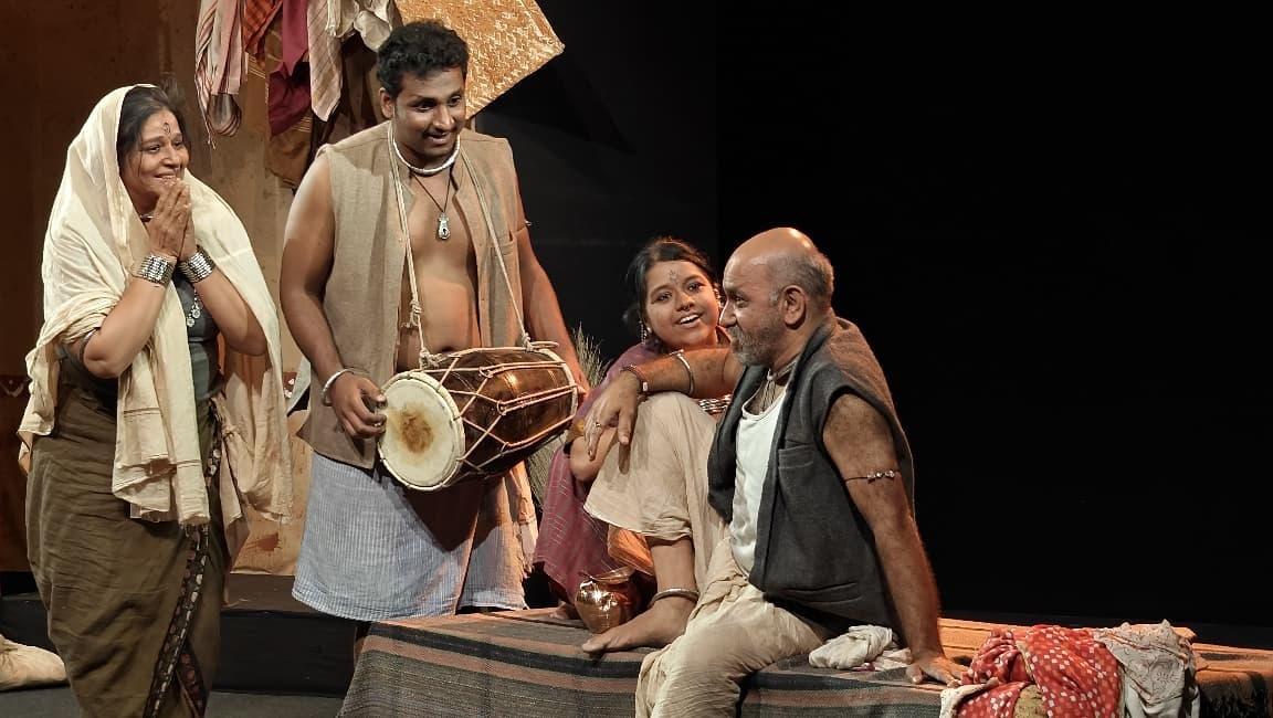 Aaina: A Living Folktale Explores Self-Discovery and Family in Khandesh