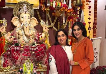 Sara Ali Khan Visits Nidhi Dutta’s Family Ganpati Celebrations