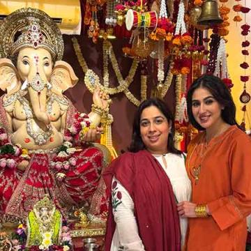 Sara Ali Khan Visits Nidhi Dutta’s Family Ganpati Celebrations