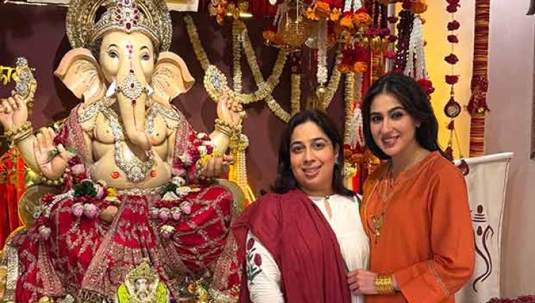Sara Ali Khan Visits Nidhi Dutta’s Family Ganpati Celebrations