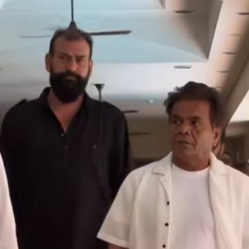 Rajpal Yadav Attends Prayer Meet for Late Actor Mushtaq Khan