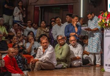 Film Fraternity Honours Nana Patekar at Prayer Meet