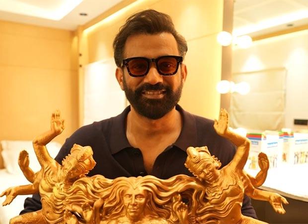Sohum Shah Receives Handmade Goddess Statue from Tumbbad Fan