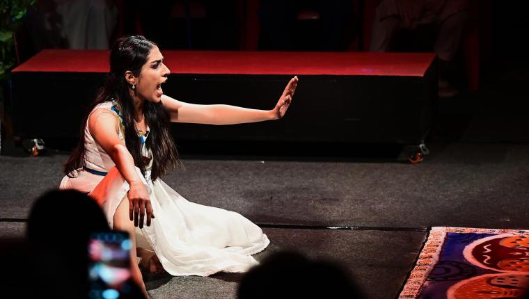 Agleyum Cliyopatrayum (Egle and Cleopatra) Explores Feminine Myths in Solo Theatre