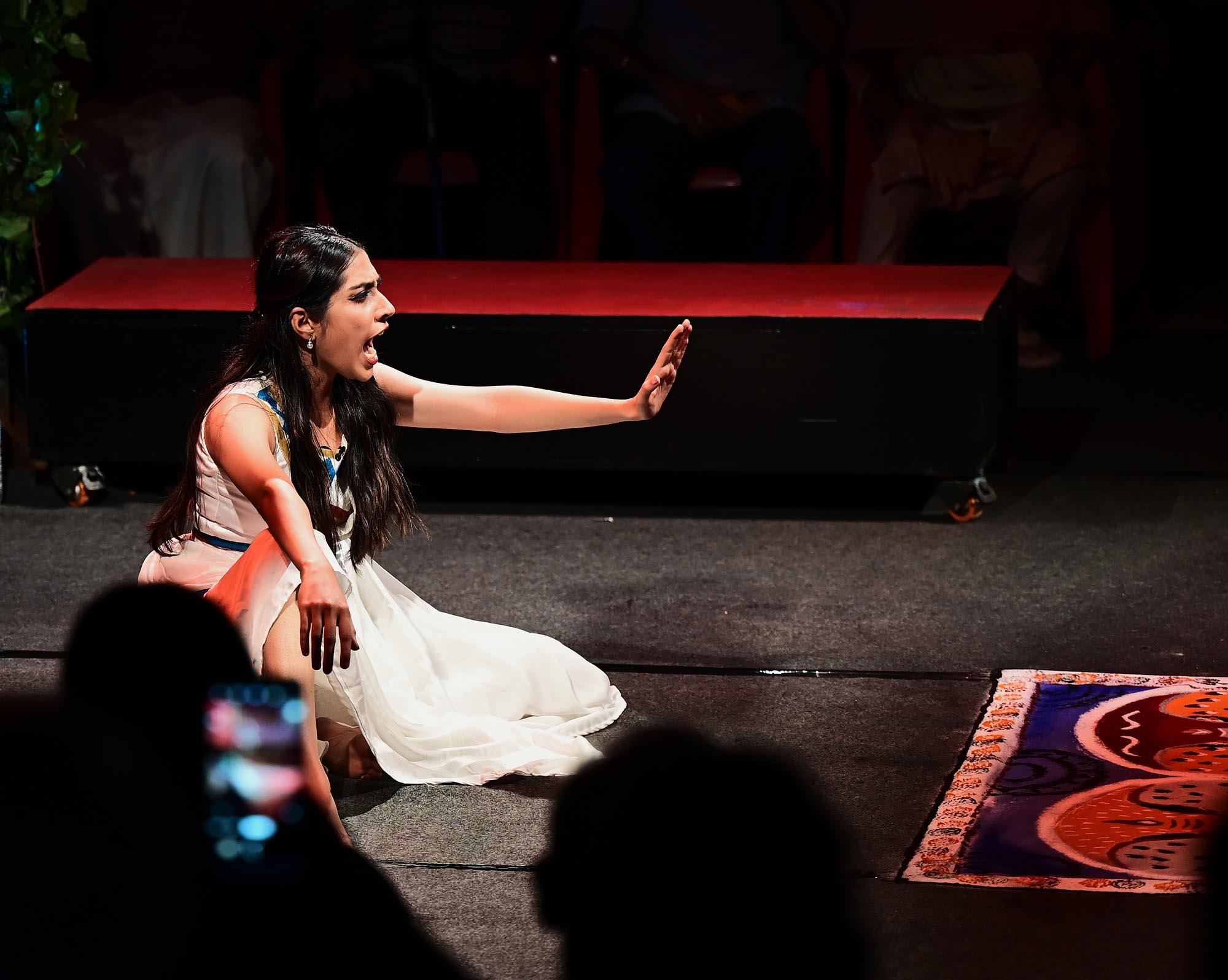 Agleyum Cliyopatrayum (Egle and Cleopatra) Explores Feminine Myths in Solo Theatre