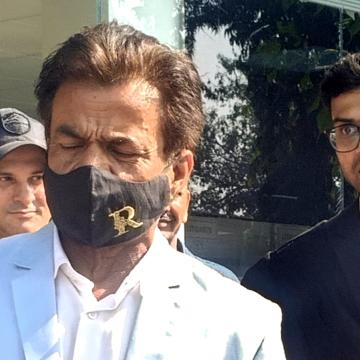 Supreme Court Issues Stern Warning to Rajpal Yadav and Directs Him to Deposit Rs 2 Crore