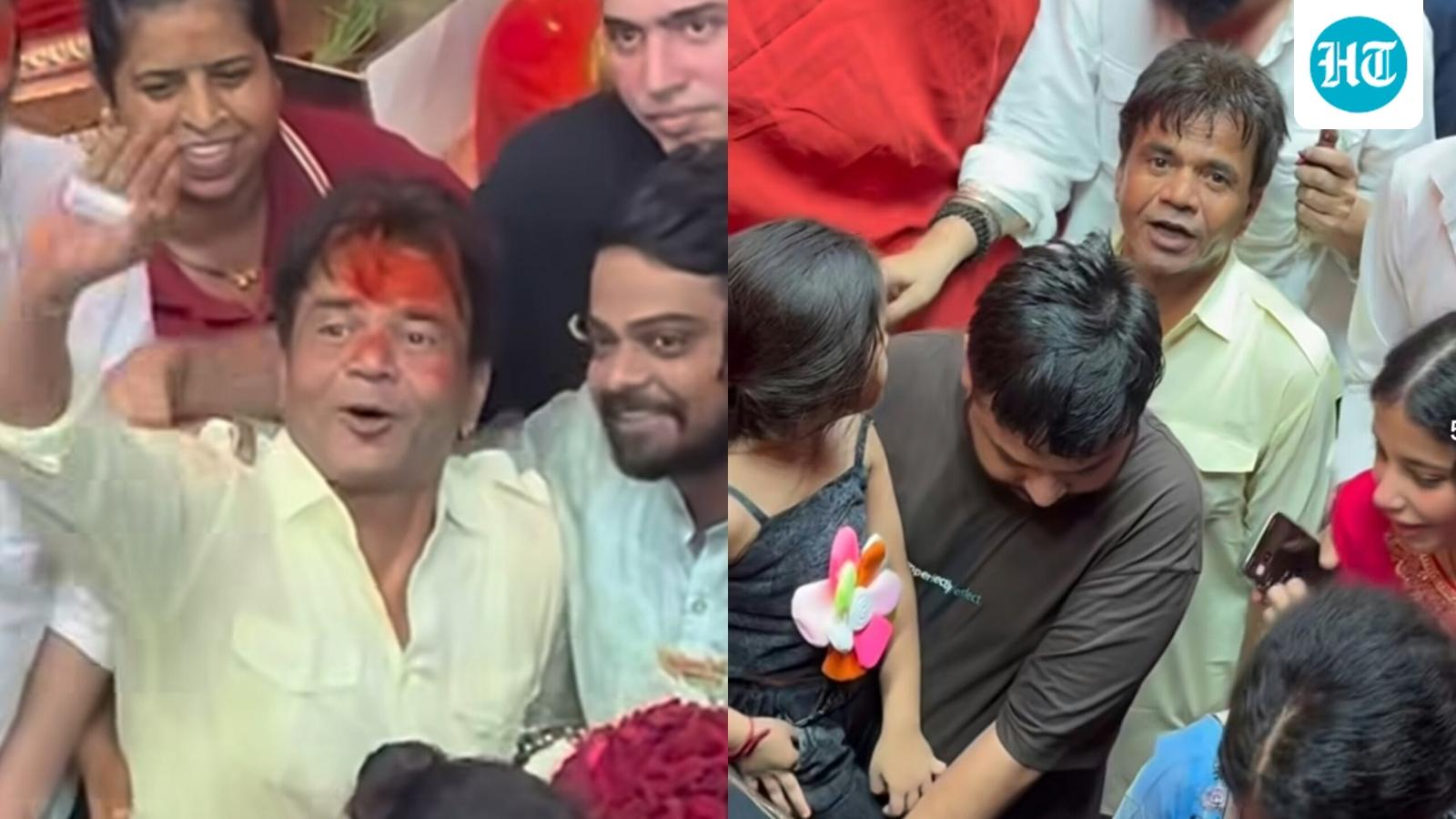 Rajpal Yadav Waits in Public Queue at Lalbaugcha Raja