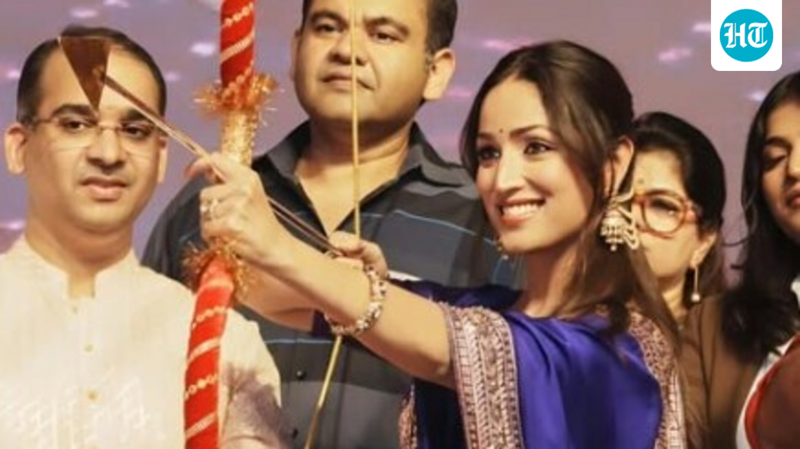 Yami Gautam Performs Ravan Vadh at Delhi's Luv Kush Ramleela