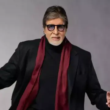 Amitabh Bachchan Suffers Knee Injury After Fall on 'Kaun Banega Crorepati 18' Set