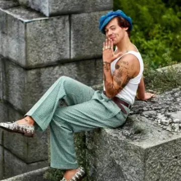 Harry Styles Credits 'Outgoing' Ex-Girlfriend for Helping Him Overcome Public Anxiety