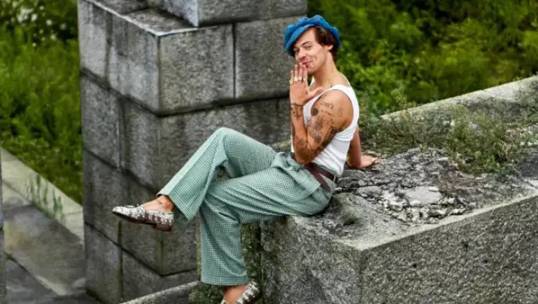 Harry Styles Credits 'Outgoing' Ex-Girlfriend for Helping Him Overcome Public Anxiety