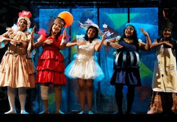 Feminist Manifesto Play Explores Women's Struggles and Knowledge
