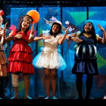 Feminist Manifesto Play Explores Women's Struggles and Knowledge