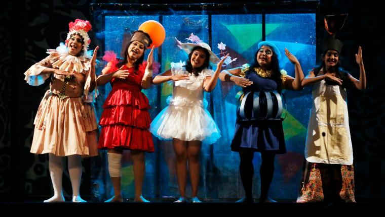 Feminist Manifesto Play Explores Women's Struggles and Knowledge