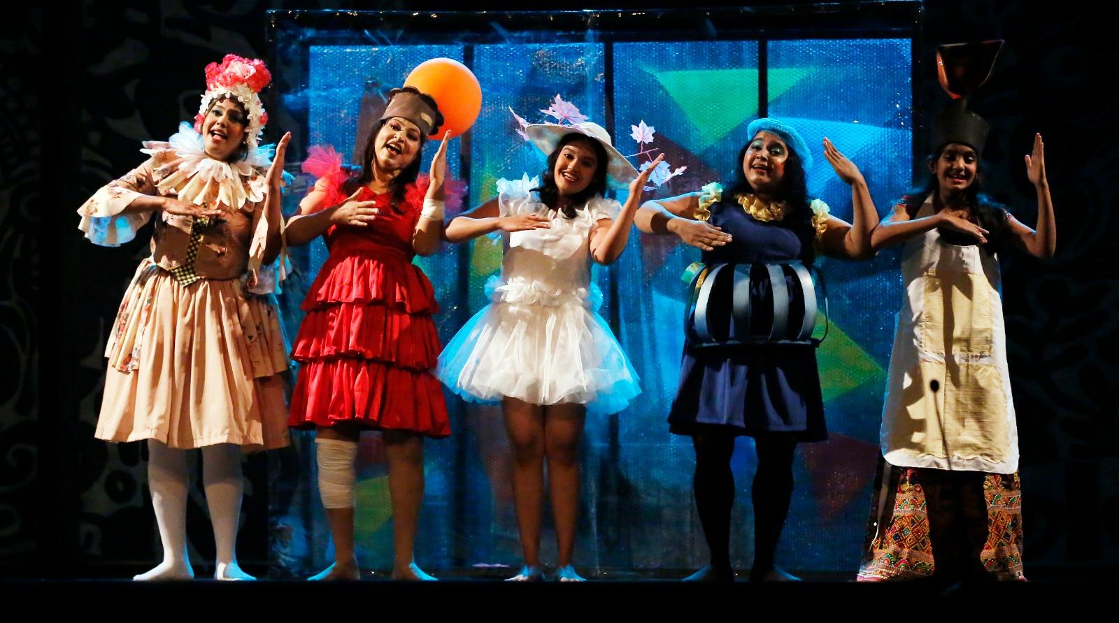 Feminist Manifesto Play Explores Women's Struggles and Knowledge