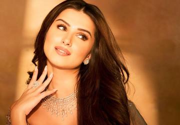 Tara Sutaria Opens Up About Her Childhood and Upbringing on Fashionably Pernia
