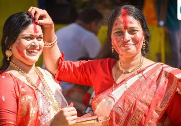 Why Bengali Women Wear White and Red Sarees During Sindoor Khela