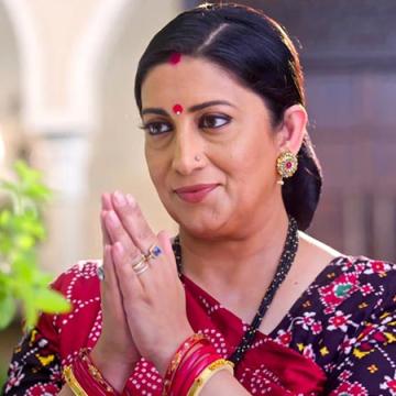 Smriti Irani Bids Farewell to Kyunki Saas Bhi Kabhi Bahu Thi 2 and Honors the Crew