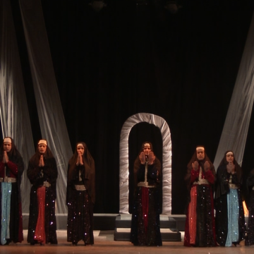Aka Nundun Brings Kashmiri Folk Narrative and Opera to the Modern Stage