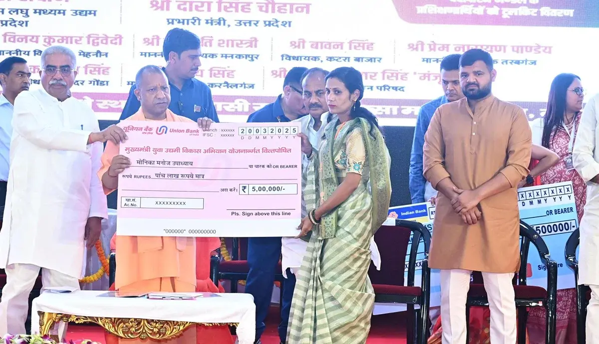 वाराणसी के पिंडरा में कामकाजी महिला सम्मान समारोह आयोजित