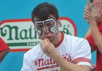 Tim Janus, Competitive Eater Known as 'Eater X' and 'The Amazing Race' Contestant, Dies at 49