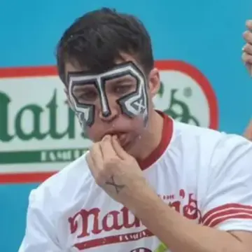 Tim Janus, Competitive Eater Known as 'Eater X' and 'The Amazing Race' Contestant, Dies at 49