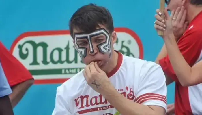 Tim Janus, Competitive Eater Known as 'Eater X' and 'The Amazing Race' Contestant, Dies at 49