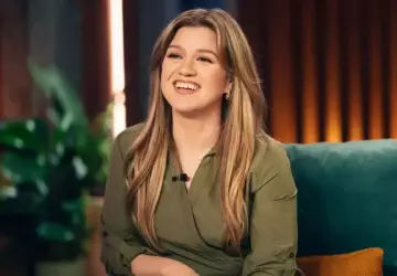 Kelly Clarkson Blasts Brooklyn Store After Being Mistaken For Someone Who Couldn't Afford Their Items