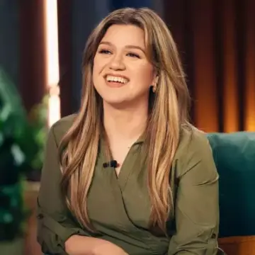 Kelly Clarkson Blasts Brooklyn Store After Being Mistaken For Someone Who Couldn't Afford Their Items