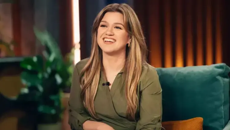 Kelly Clarkson Blasts Brooklyn Store After Being Mistaken For Someone Who Couldn't Afford Their Items