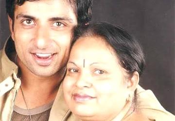 Sonu Sood Honors Late Mother Saroj Sood on Her 19th Death Anniversary