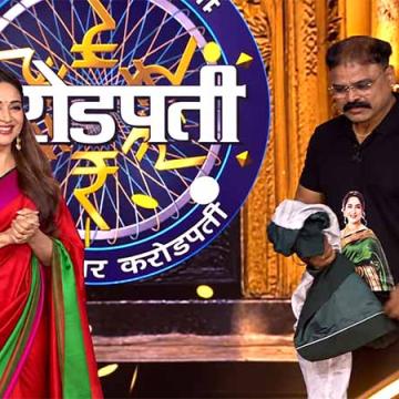 Fan Surprises Madhuri Dixit with T-Shirt Photo on Kon Honar Crorepati