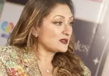 Sunita Ahuja Gets Emotional at Dakshineswar Kali Temple Amid Marital Issues
