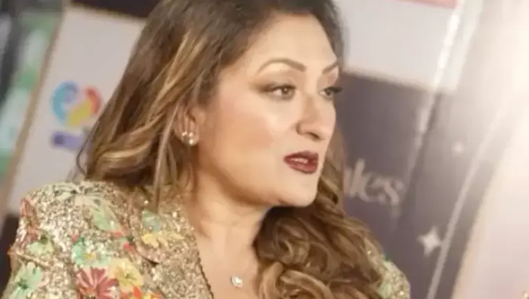 Sunita Ahuja Gets Emotional at Dakshineswar Kali Temple Amid Marital Issues