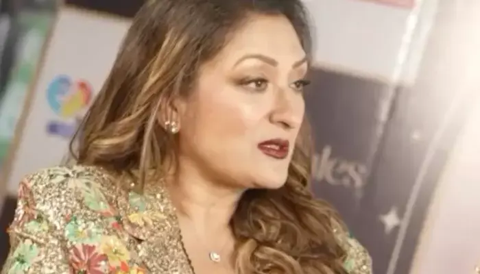 Sunita Ahuja Gets Emotional at Dakshineswar Kali Temple Amid Marital Issues