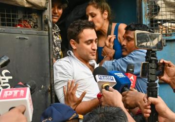 Mumbai Police Direct Actor Imran Khan to Leave India Following Protests