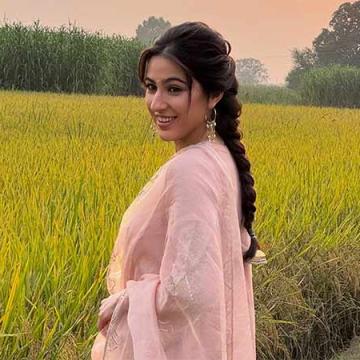 Sara Ali Khan Recreates Amrita Singh's Iconic Look During Udta Teer Promotions