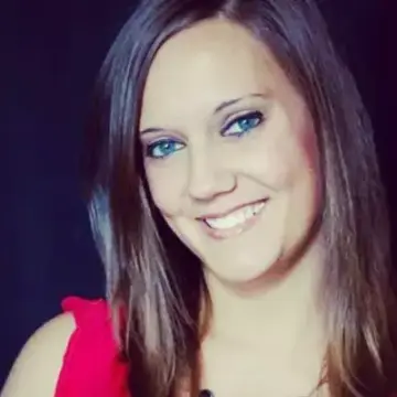 Fired Teacher Earns USD 25K on OnlyFans After Suspension