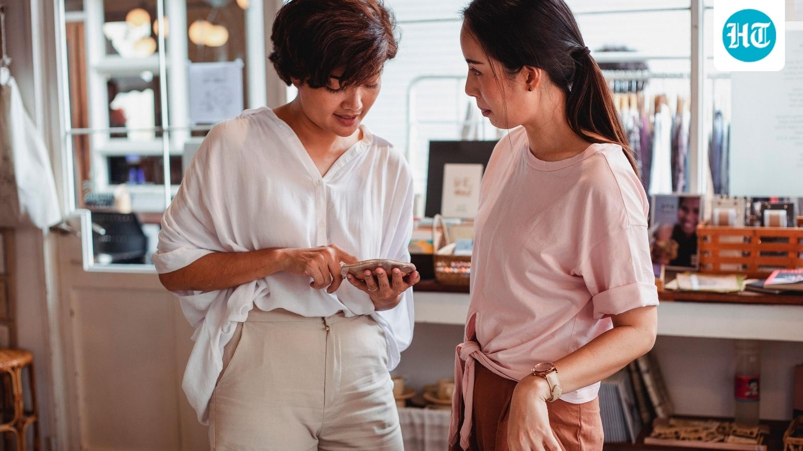Why We Compare Ourselves to People We Don't Know, Explained by a Psychologist