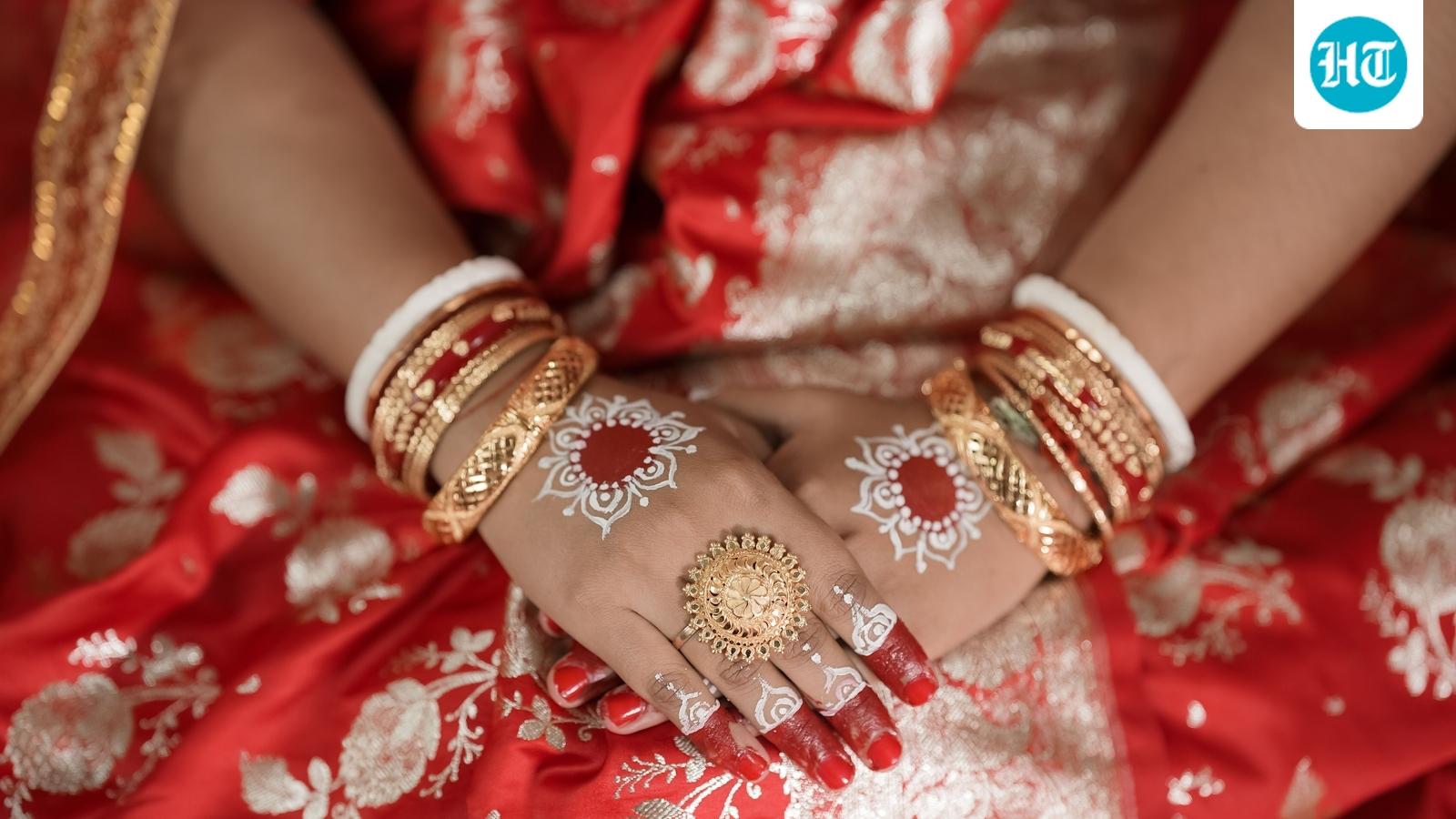 Why Bengali Brides Wear Shakha Pola After Marriage