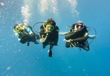 Babil Khan Earns Specialty Diver Certification and Emphasizes Environmental Conservation