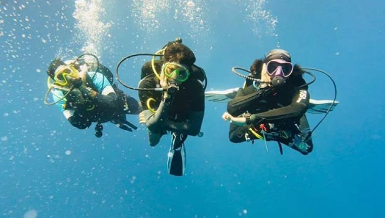 Babil Khan Earns Specialty Diver Certification and Emphasizes Environmental Conservation