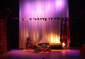 Naachni: A Powerful Solo Theatrical Performance Exploring Art and Exploitation