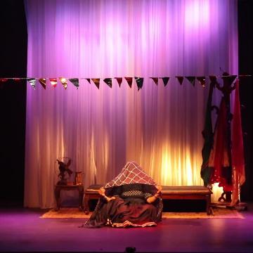 Naachni: A Powerful Solo Theatrical Performance Exploring Art and Exploitation