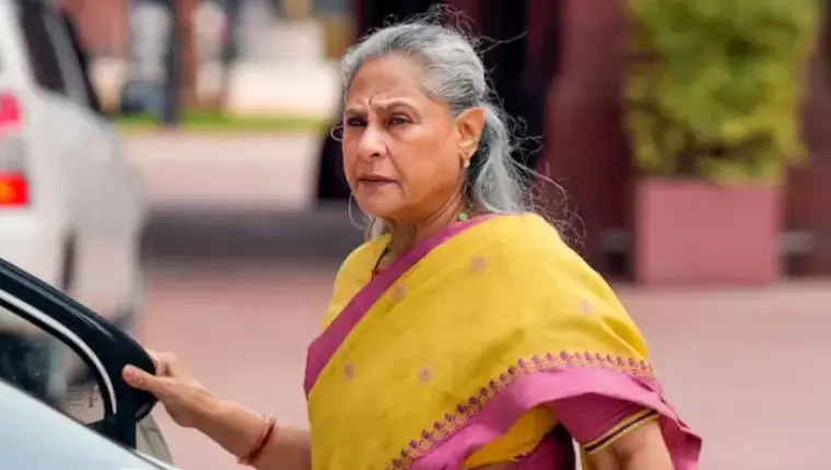 Jaya Bachchan Trolled by Paparazzi After Staring at Cameras