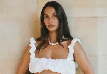 Pregnant Influencer Dominique Elissa Shares Flight Attendant's Refusal to Help with Luggage