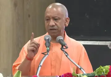 काशी के वार्डों में सीवर लाइनों की सफाई के दौरान बरामद हुई बालू और सीमेंट की बोरियां