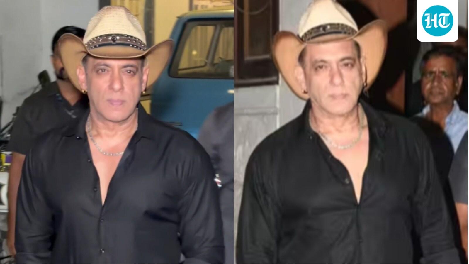 Salman Khan Poses for Paparazzi Following Bigg Boss Remarks